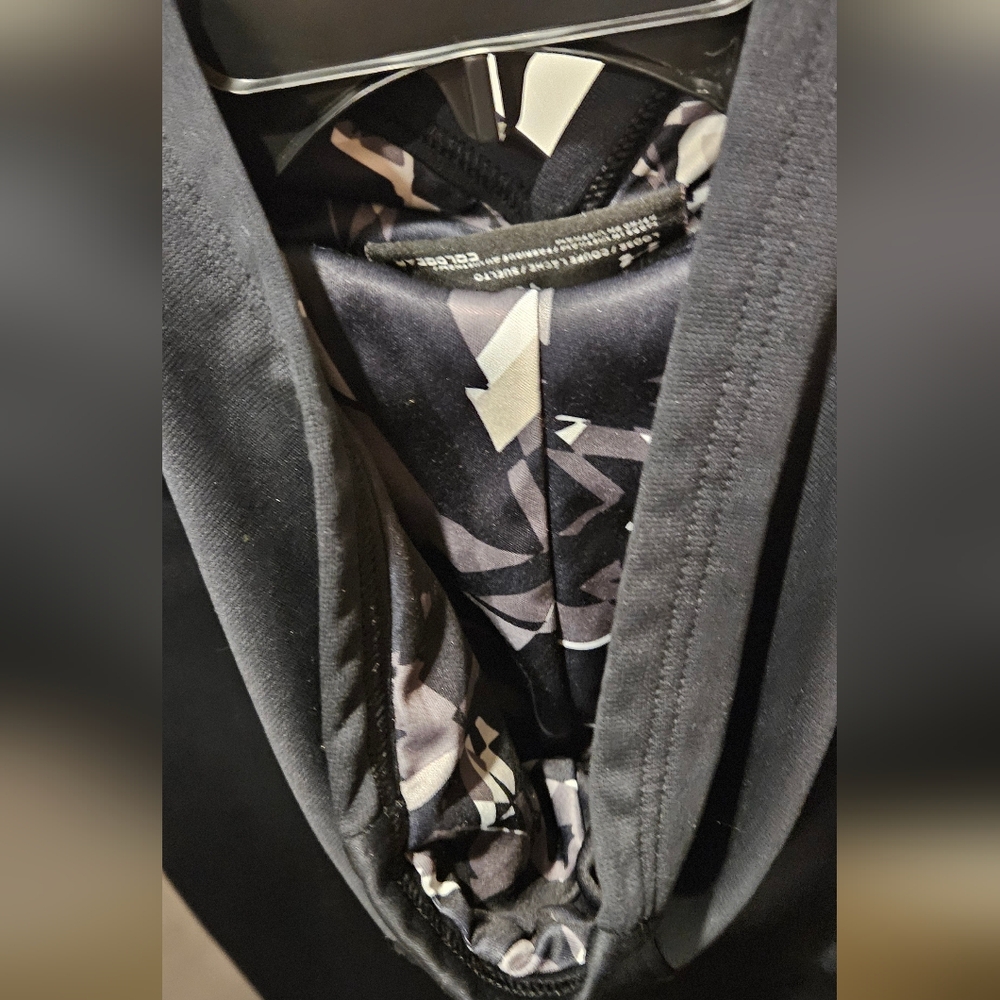 UNDER ARMOUR HOODIE - Picture 3 of 3